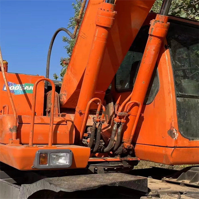 Goedkope 22 ton gebruikte Koreaanse wielen graafmachine Doosan DX 210W-7 met kortere werktijden