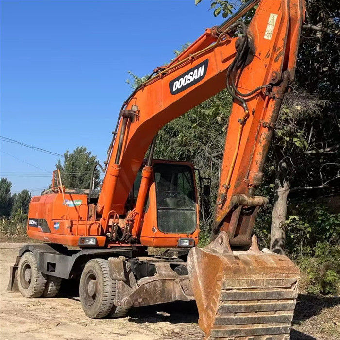 Goedkope 22 ton gebruikte Koreaanse wielen graafmachine Doosan DX 210W-7 met kortere werktijden
