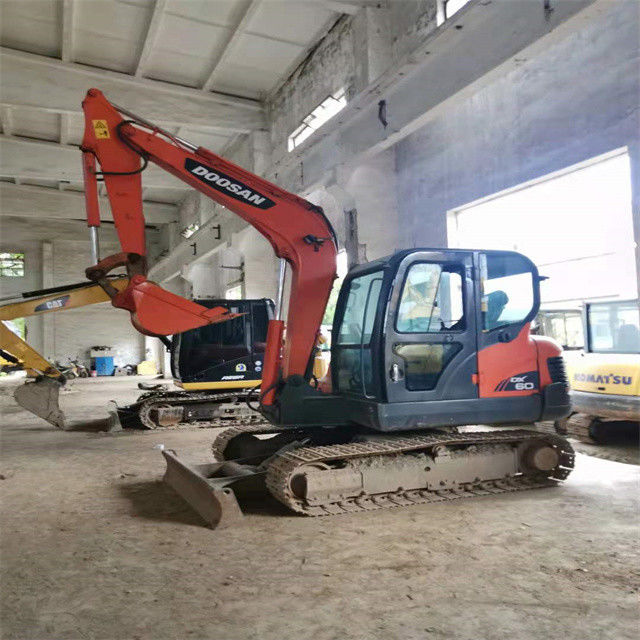 Klaar voor het werk en ervaren gebruikt Korea geïmporteerd 6 ton Doosan DX 55 in goede staat