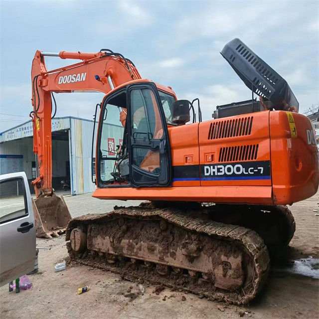 29 ton gereed gebruikte graafmachine voor het werk en ervaren gebruikte Korea ingevoerd Doosan DX 300LC In goede staat
