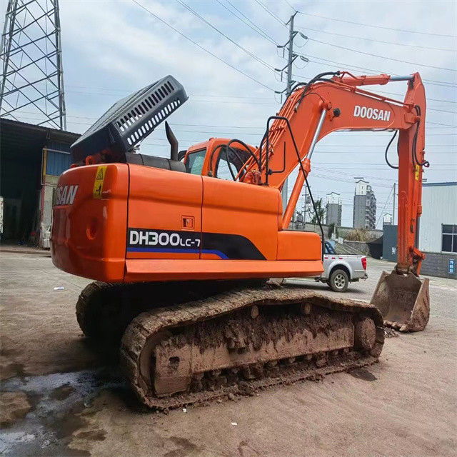 29 ton gereed gebruikte graafmachine voor het werk en ervaren gebruikte Korea ingevoerd Doosan DX 300LC In goede staat