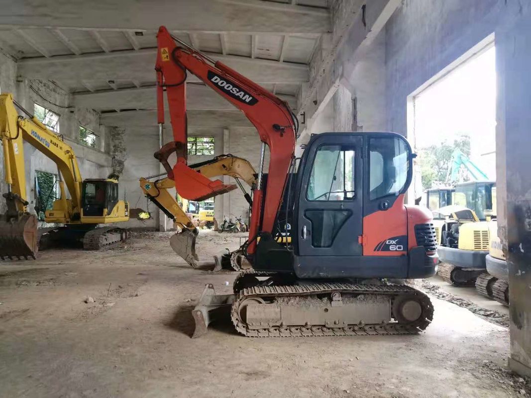 6 ton klaar voor het werk en ervaren gebruikt Korea ingevoerd DOOSAN DX60 in goede staat