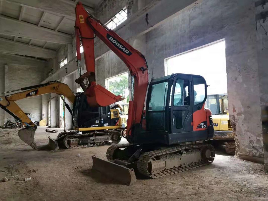 6 ton klaar voor het werk en ervaren gebruikt Korea ingevoerd DOOSAN DX60 in goede staat