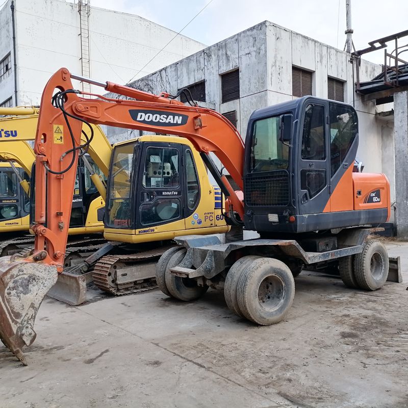 5 ton Korea geïmporteerd 90% nieuwe Doosan DX 60W Gebruikte wiel graafmachine met hoge kwaliteit en beste prestaties te koop