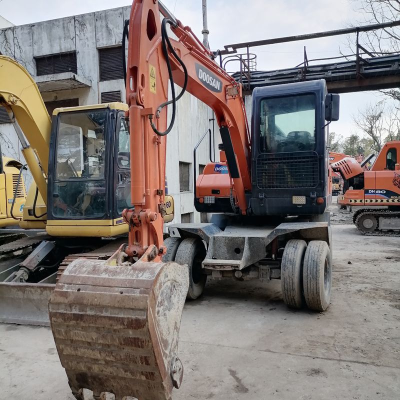 5 ton Korea geïmporteerd 90% nieuwe Doosan DX 60W Gebruikte wiel graafmachine met hoge kwaliteit en beste prestaties te koop