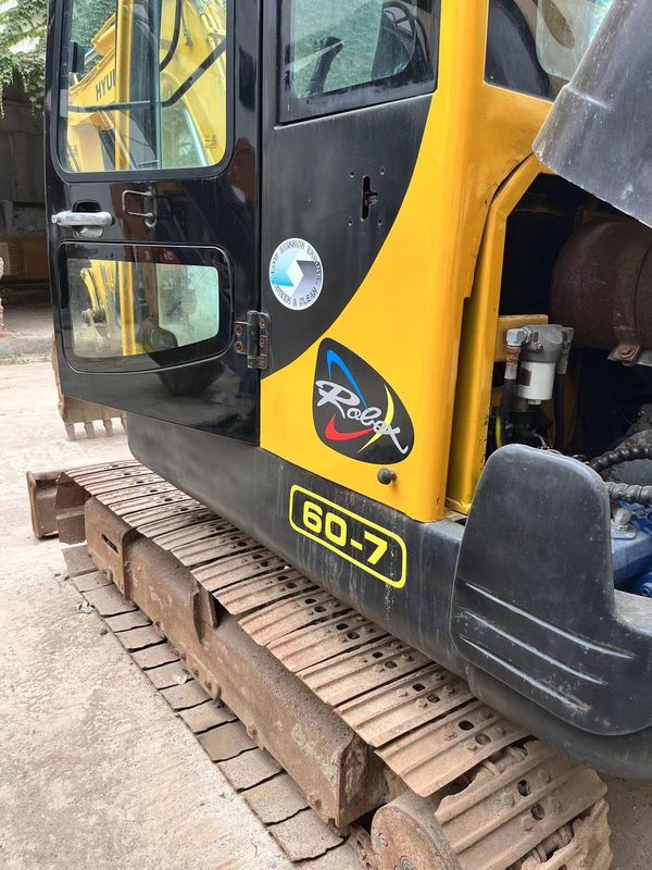 Gebruikte Hyundai R60 Bucket Capaciteit Max. 0.18 M3 5.6m Transportlengte