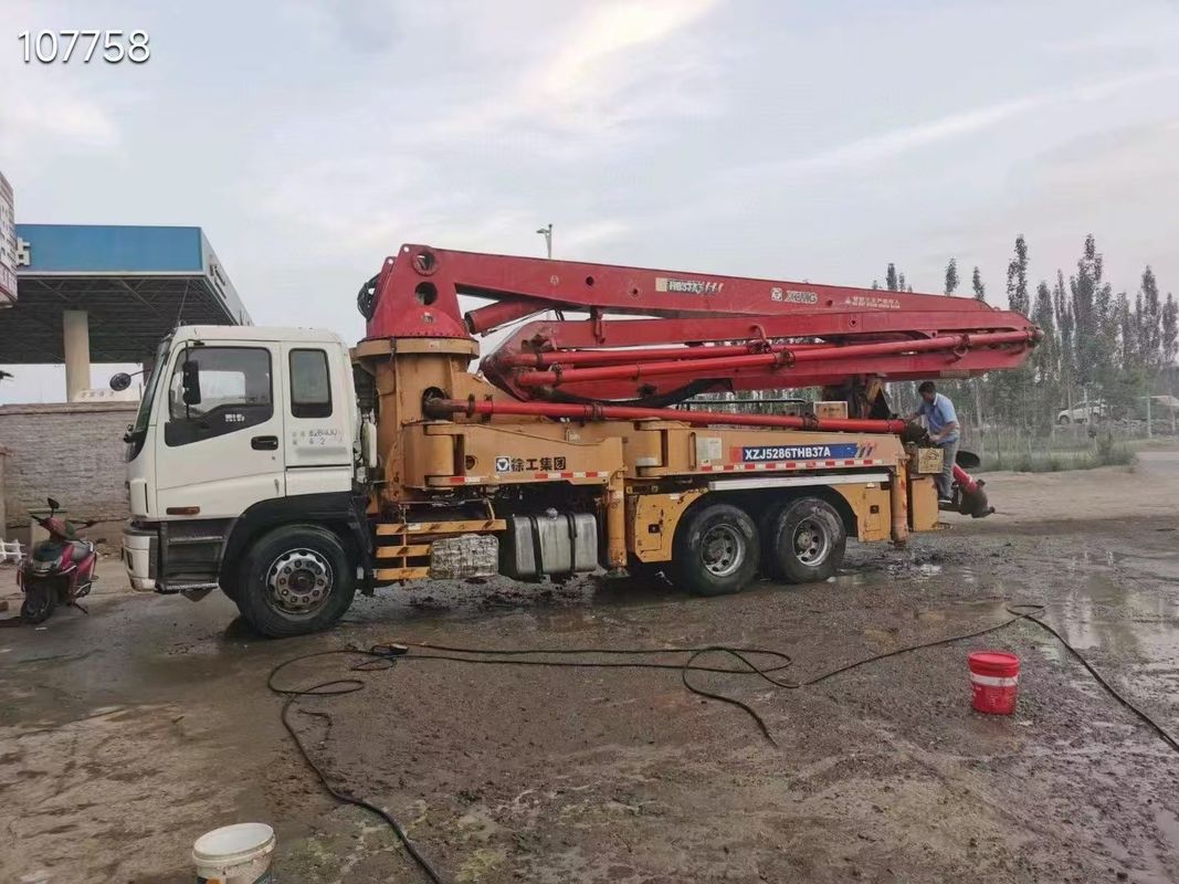 6×4 of 8×4 aandrijving klaar om te werken XCMG. HB37A 37 m beton pomp vrachtwagen voor betonnen levering en gieten