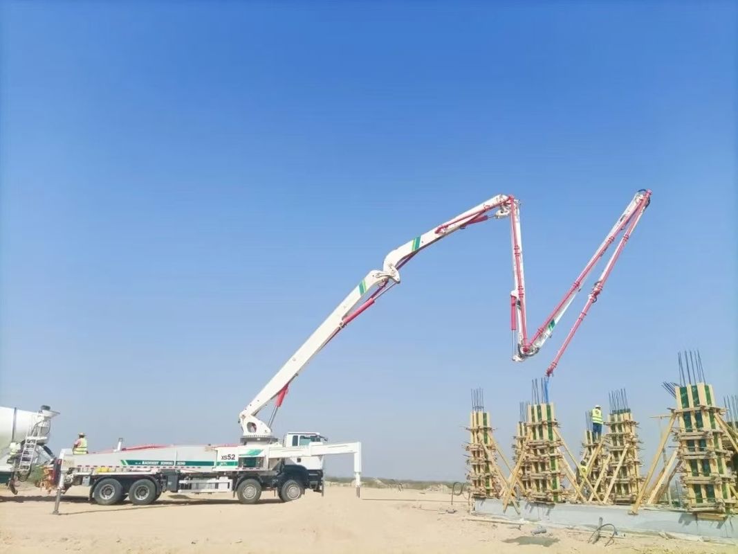 6×4 of 8×4 aandrijving klaar om te werken XCMG. HB37A 37 m beton pomp vrachtwagen voor betonnen levering en gieten