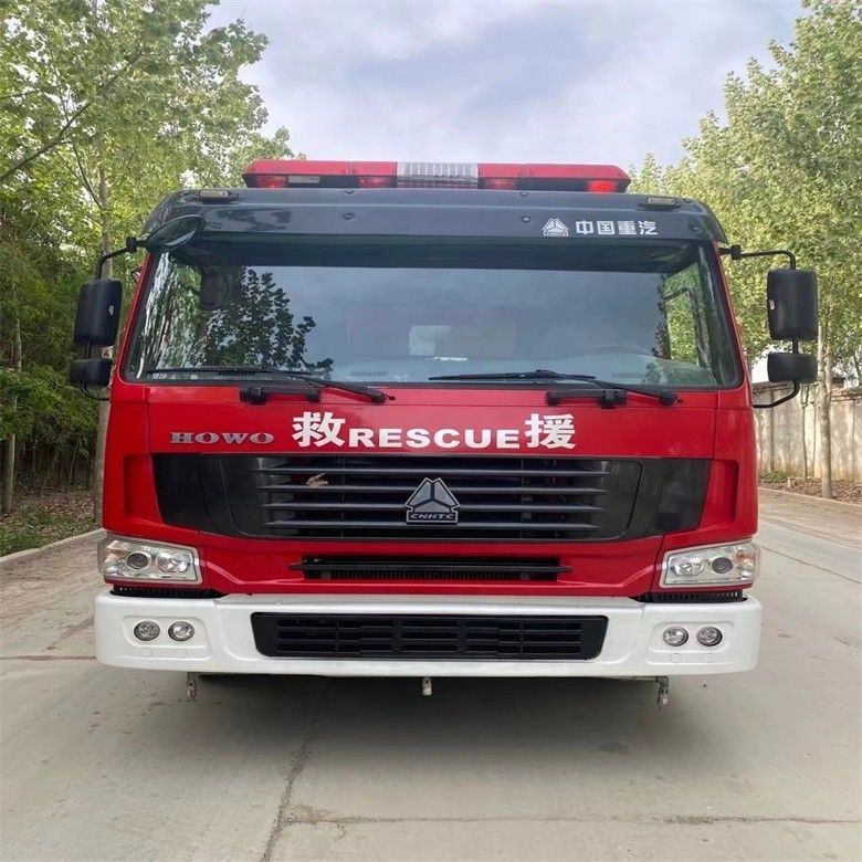 Goede staat Rood Diesel brandstof Howo brandweerwagen 16cbm handgeschakelde transmissie