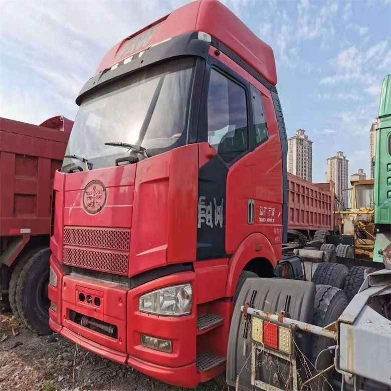 10 Voorwaarts schakelen Gebruikt Faw tractor Zware vrachtwagen 6*4 Met multimedia systeem