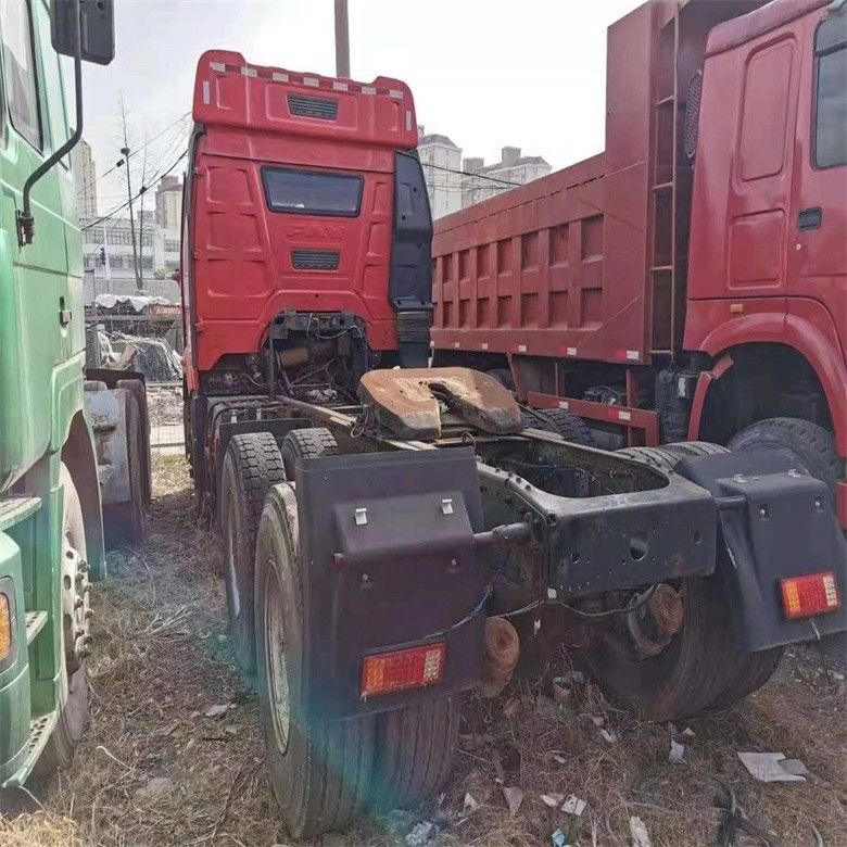10 Voorwaarts schakelen Gebruikt Faw tractor Zware vrachtwagen 6*4 Met multimedia systeem