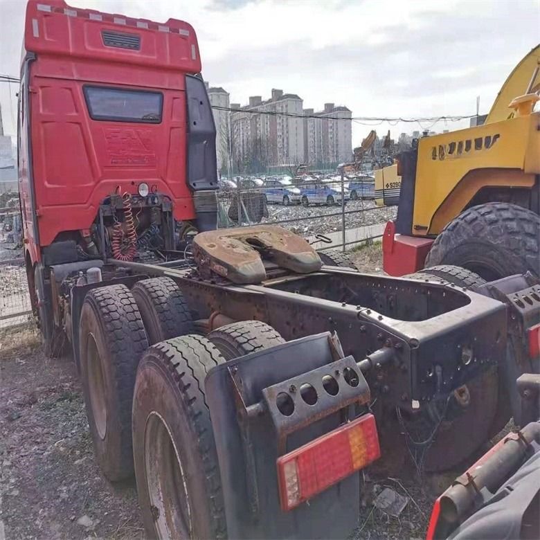 10 Voorwaarts schakelen Gebruikt Faw tractor Zware vrachtwagen 6*4 Met multimedia systeem