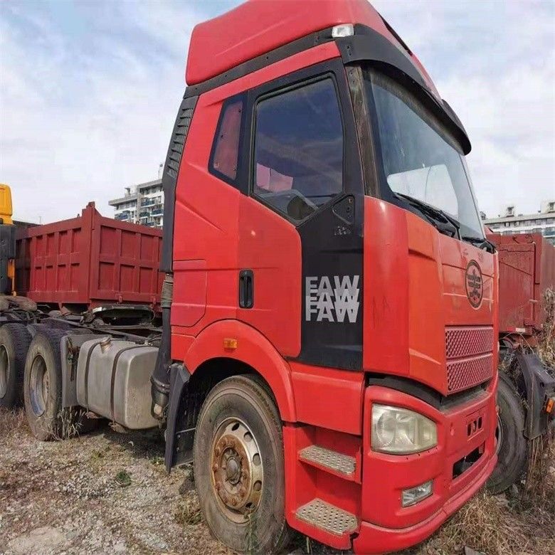 FAW Gebruikte trekkertruck 6x4 Truckhead met handgeschakelde versnellingsbak en in goede staat