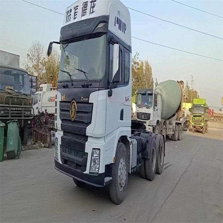 Tweedehands Shacman 6 X 4 ADE X3000 met normale bestuurdersstoel en handgeschakelde transmissie