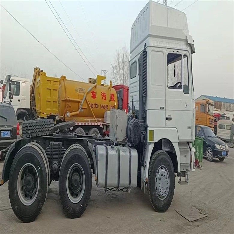 Tweedehands Shacman 6 X 4 ADE X3000 met normale bestuurdersstoel en handgeschakelde transmissie