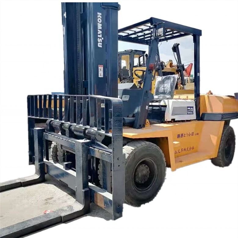 Tweedehands Japanse Komatsu FD70 Diesel vorkheftruck met een laadvermogen van 7000 kg