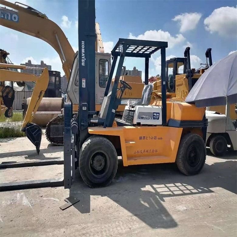 Tweedehands Japanse Komatsu FD70 Diesel vorkheftruck met een laadvermogen van 7000 kg