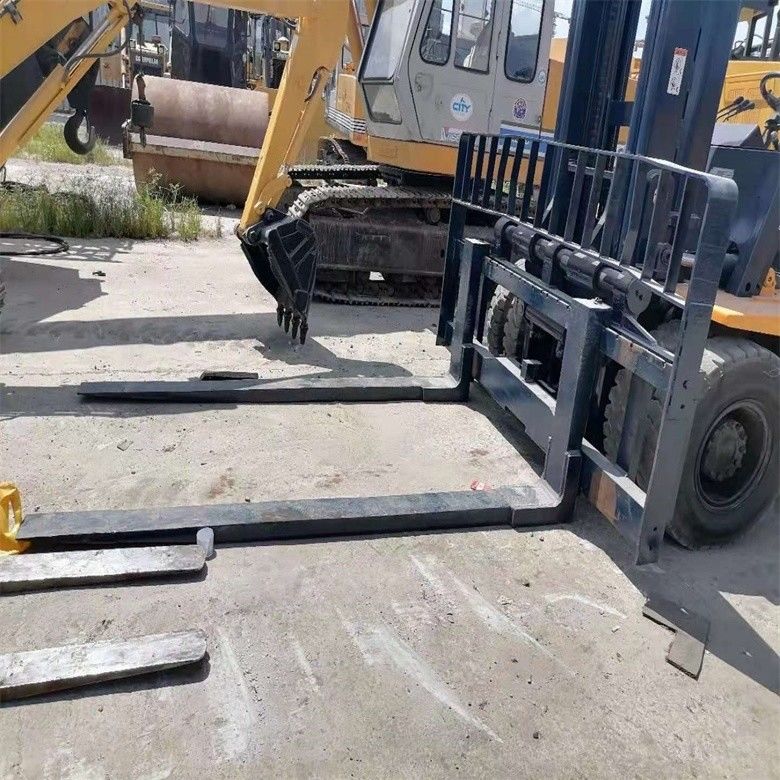 Tweedehands Japanse Komatsu FD70 Diesel vorkheftruck met een laadvermogen van 7000 kg