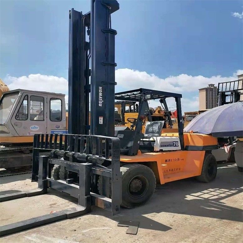 Tweedehands Japanse Komatsu FD70 Diesel vorkheftruck met een laadvermogen van 7000 kg