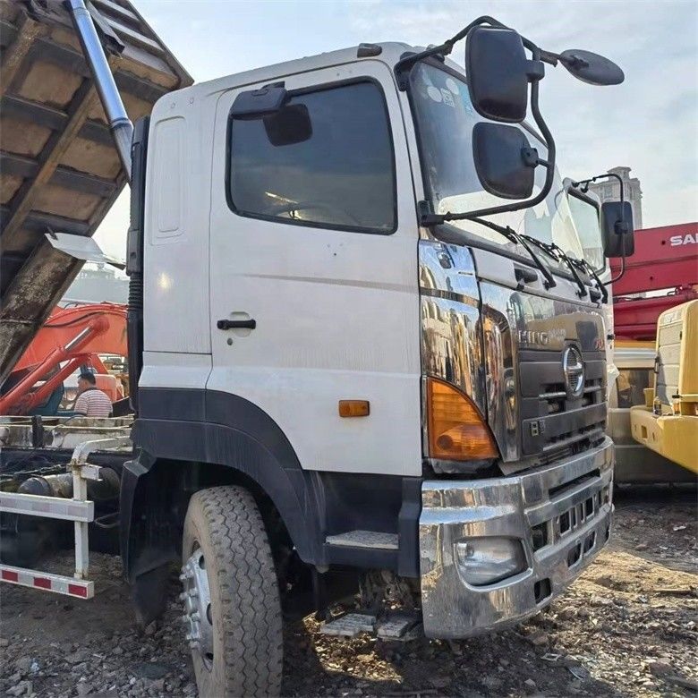 Multimedia systeem gebruikt HINO 6*4 Heavy Duty 700 dumptruck voor zware constructie