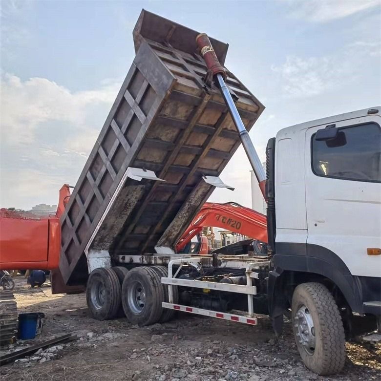 Multimedia systeem gebruikt HINO 6*4 Heavy Duty 700 dumptruck voor zware constructie