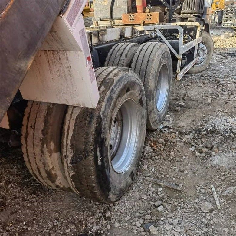 Multimedia systeem gebruikt HINO 6*4 Heavy Duty 700 dumptruck voor zware constructie