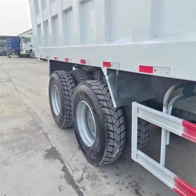 Multimedia systeem uitgerust 6x4 Howo Dump Truck sinotruck 371 LHD met en links stuur