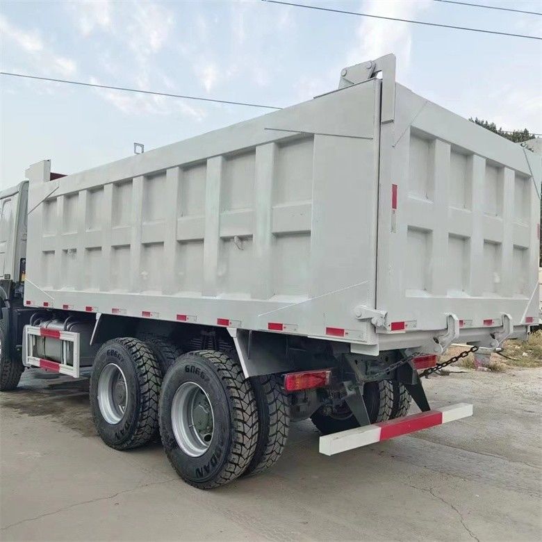 Multimedia systeem uitgerust 6x4 Howo Dump Truck sinotruck 371 LHD met en links stuur