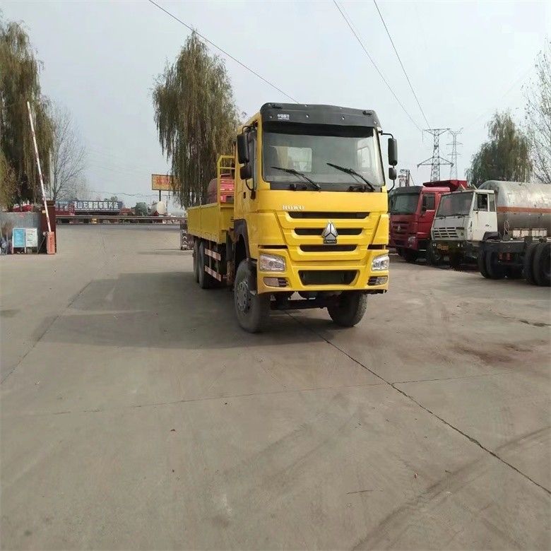 Sinotruk WD615 Motor Model 10 Ton Truck gemonteerde kraan met originele hydraulische cilinder