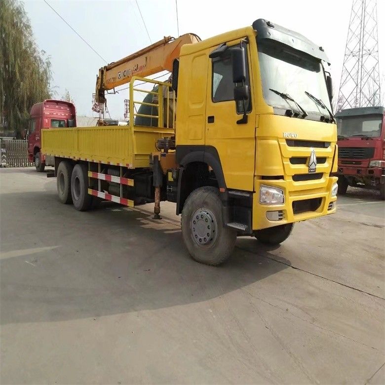 Sinotruk WD615 Motor Model 10 Ton Truck gemonteerde kraan met originele hydraulische cilinder