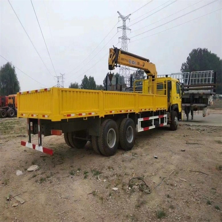 Sinotruk WD615 Motor Model 10 Ton Truck gemonteerde kraan met originele hydraulische cilinder