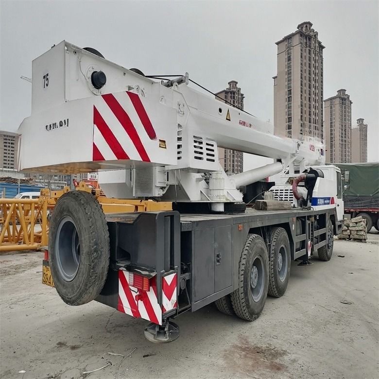Gebruikte Zoomlion QY25V 20 ton mobiele wiellauto kraan met 3000-4000 werkuren