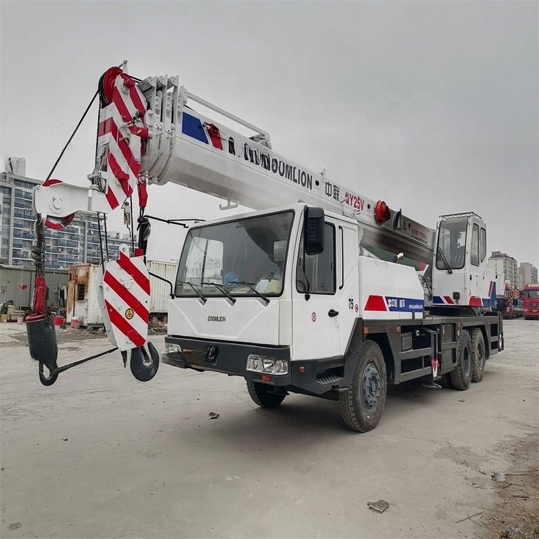 Gebruikte Zoomlion QY25V 20 ton mobiele wiellauto kraan met 3000-4000 werkuren
