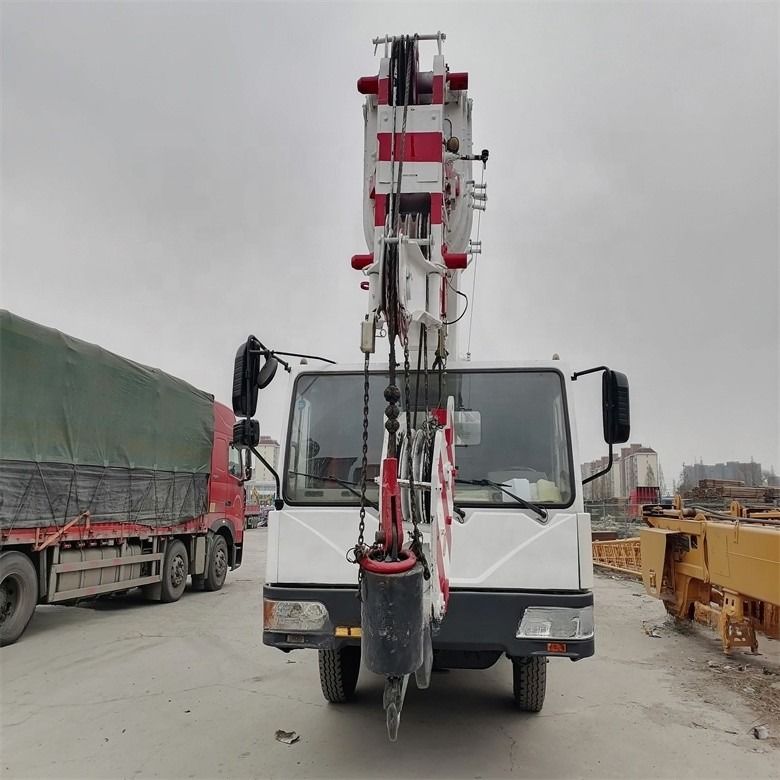 Gebruikte Zoomlion QY25V 20 ton mobiele wiellauto kraan met 3000-4000 werkuren