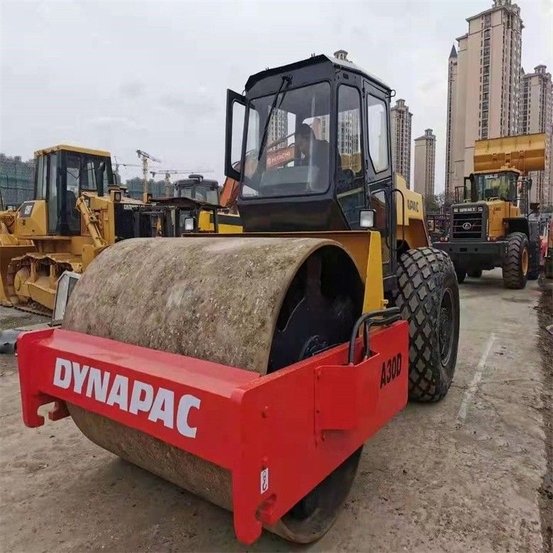 Japanse Dynapac CA30D wegroller voor bouwwerkzaamheden