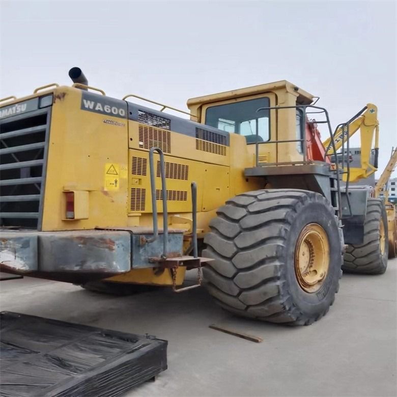 Laag werktijd WA600-6 wiellader uit Japan met een machinegewicht van 44000-44500 kg