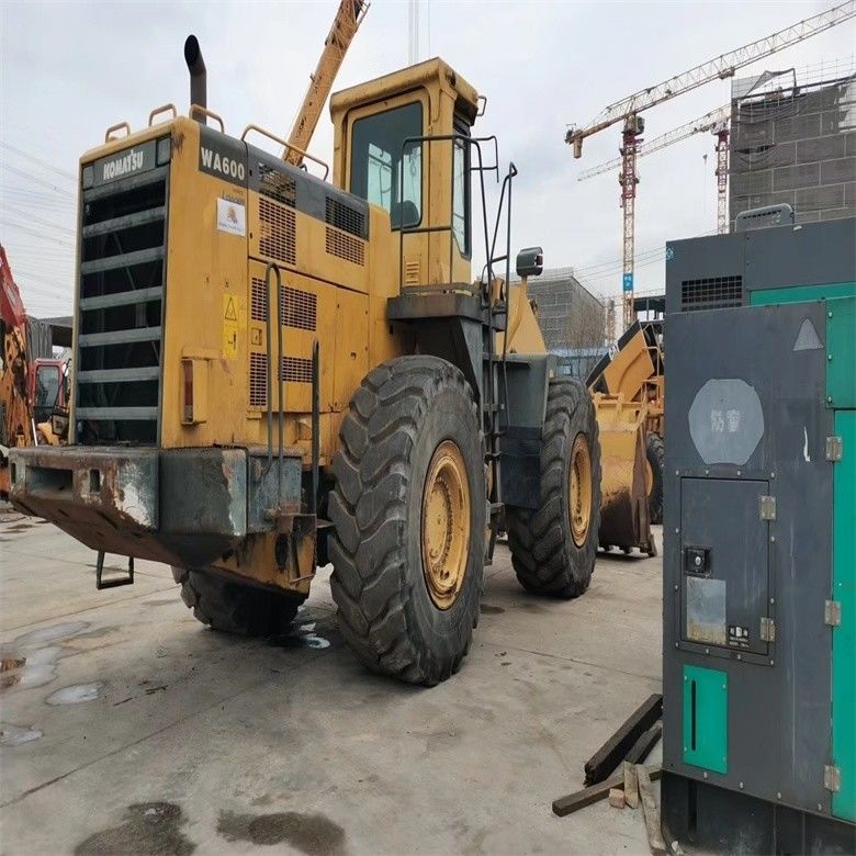Laag werktijd WA600-6 wiellader uit Japan met een machinegewicht van 44000-44500 kg