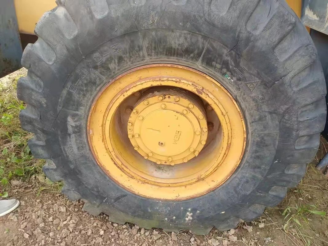 SEM 630B spoortype LGP-bulldozerlader met een enkele staaf-riper