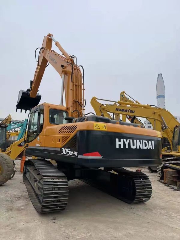 30 ton. Klaar voor het werk en ervaren. Koreaanse Hyundai 305 in goede staat.
