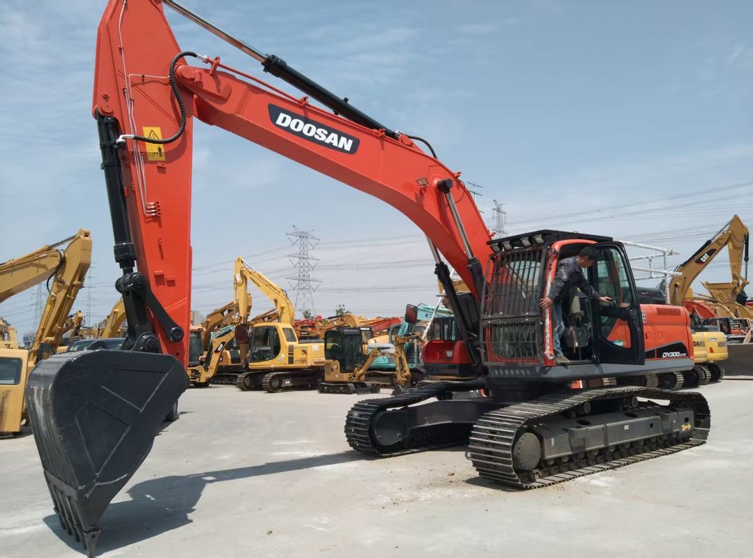 Gebruikte DOOSAN Crawler Excavator DX300LC-9C Transporthoogte 3.475M Hoog prestatie