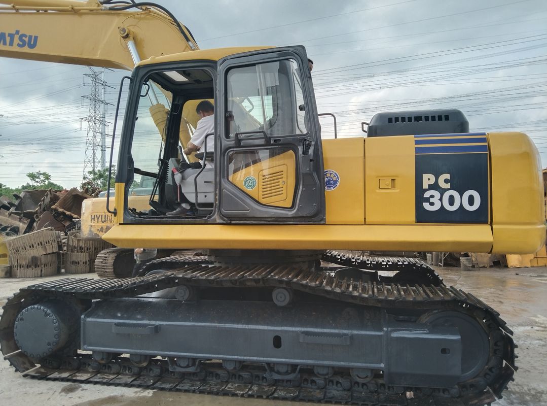 Gebruikte Komatsu PC300-7 graafmachine met 180 kW motorvermogen Hydraulische graafmachine