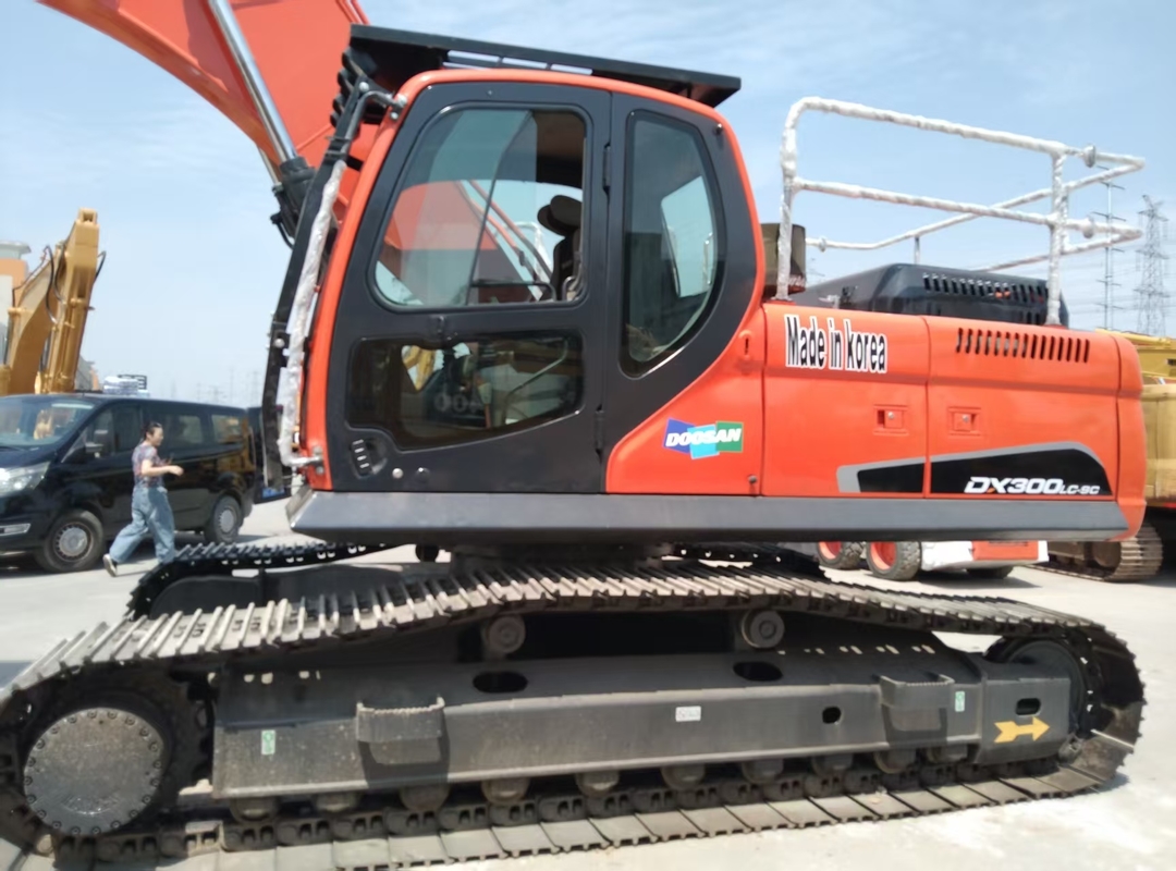 Gebruikte Doosan DX300LC-9C Crawler Excavator te koop. 30 ton tweedehands graafmachine uit China.